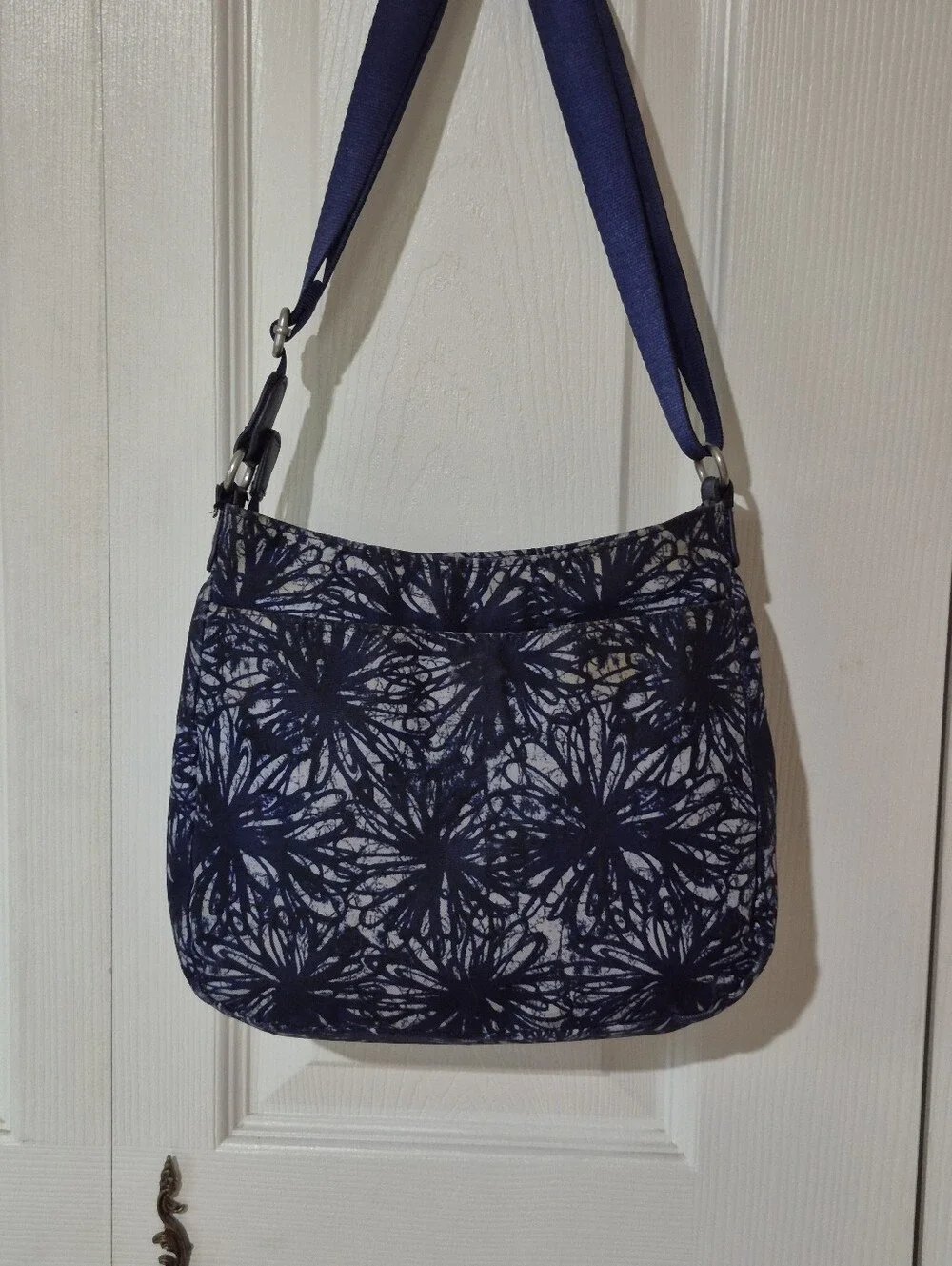 Baggalini Day trip Hobo Crossbody Bag In Navy Blue Floral